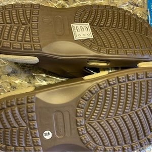 This is the AirBalance Sandals, they are brand new and ready for use.Stay bless.